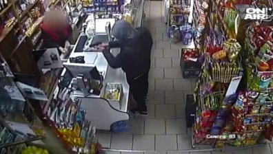 Във Варна издирват крадец, задигнал 500 лв. от хранителен магазин