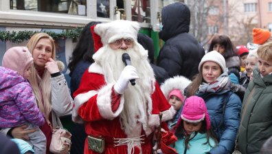 "Здравей, Дядо Коледа!" - вълнуваща среща с белобрадия старец с празничен трамвай