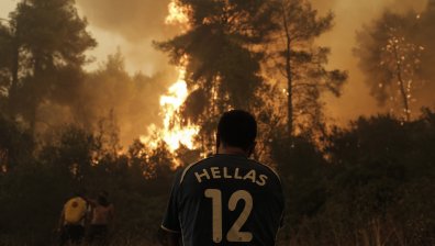 Хиляди гърци протестират срещу Мицотакис, искат възмездие за пожарите