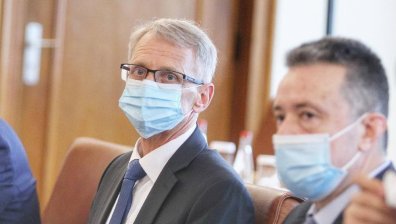 Денков: Решенията за затваряне на училищата ще се взимат на общинско ниво