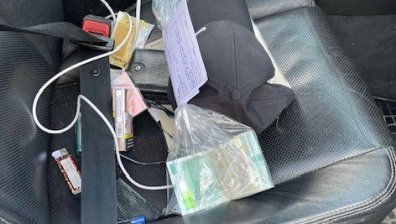 Мъж хвърли през терасата 36 000 лв., хванаха ало измамници на 20 и 21 г.