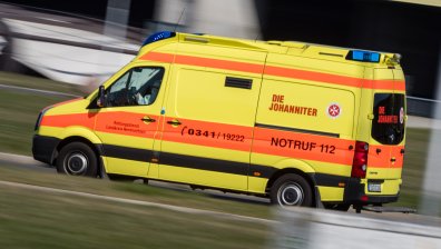 Пълно с хора ремарке се преобърна в Германия, ранени са 30 души