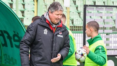 Любо Пенев ще спасява "Хебър" от изпадане, представиха го официално