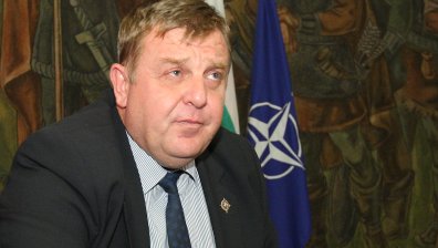 Каракачанов категоричен: Няма движение на мигранти към българската граница!