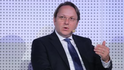 Оливер Вархеи присъства на форума "ЕС среща Западните Балкани" в София