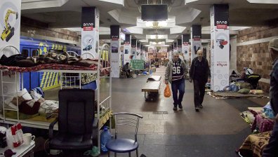 Хората от метростанциите: Изпращат ме вкъщи, където няма ток и газ, навън още се стреля