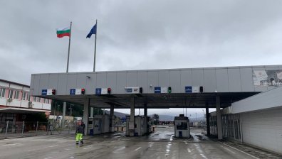 Турски тираджия блъсна граничен полицай, жената е с опасност за живота