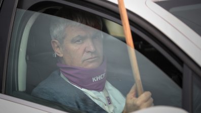 КНСБ с протестна акция: Подарява на депутатите елха с исканията на работещите