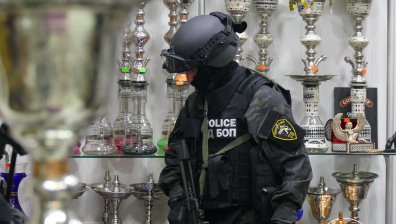 Дават на съд деветима и полицай за незаконен трафик на тютюн