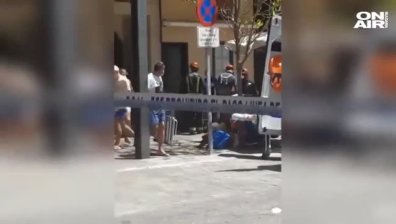 Кола се врязала в барове в Марбея, 9 души са ранени