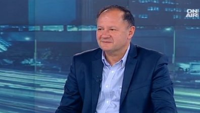 Корнелия Нинова е търсила причина да се отърве от Гергов, заяви Михаил Миков