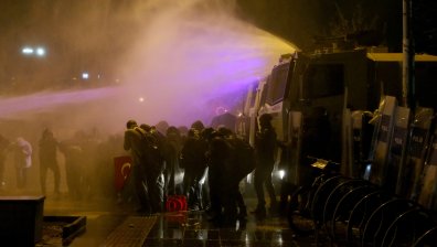 300 000 души на протест в Истанбул след ареста на Имамоглу