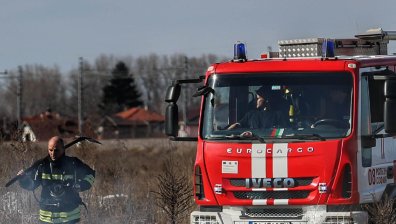 Пожар ограничи движението по пътен възел "Голямата звезда" край Хасково