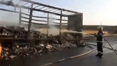 Сръбски ТИР, натоварен с керамика, се запали на АМ "Тракия" (+Видео)