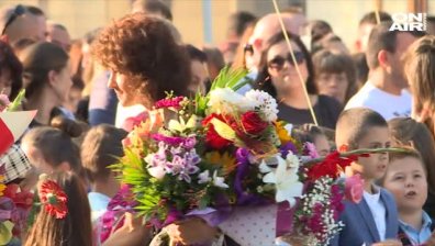 680 000 ученици прекрачиха с трепет прага на класните стаи