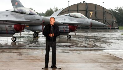 Доналд Туск благодари на пилотите, свалили руски дронове над Полша (СНИМКИ)