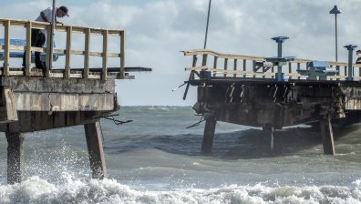 Необичайно явление: Тропическа депресия се образува в Мексиканския залив