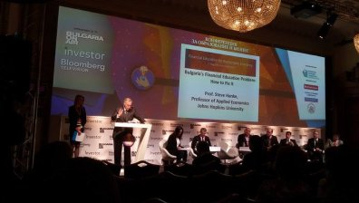 Проф. Стив Ханке: Нивото на финансова грамотност е ниско в цял свят