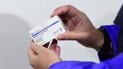 ЕК няма да поднови договорите с AstraZeneca и Johnson & Johnson