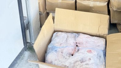 БАБХ и полицията откриха 38 тона негодни храни в Свиленград