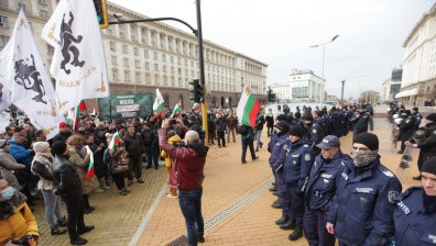 Многоброен протест пред МС срещу "зеления сертификат"