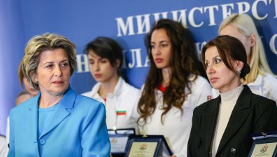 Лечева награди шампионките ни по художествена гимнастика: Накараха ни да се гордеем