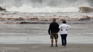 Ураганът "Лий" остави над 130 хил. души без електричество в Канада