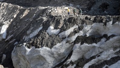 43 жертви и 161 души в неизвестност след срутването на ледник в Индия