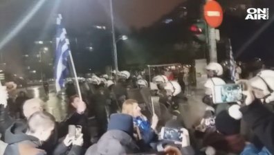 Напрежение в Солун: Полицията разпръсна протестиращи срещу сделката с Македония