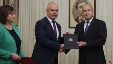 Радев връчи третия мандат на БСП: Българските политици трябва да бъдат водени от свободата