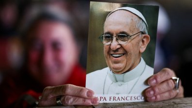 Папа Франциск остава стабилен в болница, но няма дата за освобождаването му