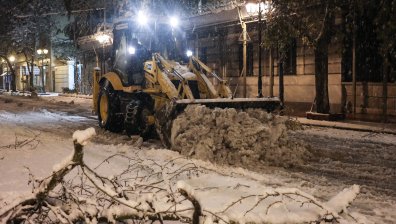 Студ и сняг в Гърция: Затвориха куп училища, 80 евро глоба за кола без вериги