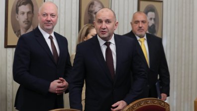 Президентът Румен Радев връчва първия проучвателен мандат