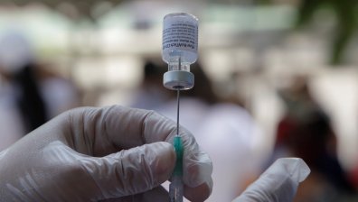 Испанско проучване: Смесването на дози на Pfizer и AstraZeneca е безопасно