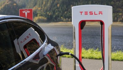 Тesla вдига цените на електромобилите си