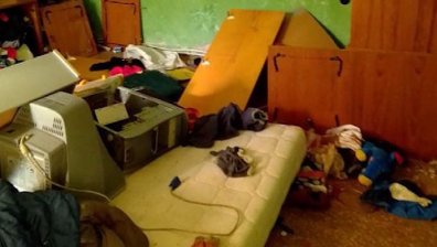 Мъж отстъпи къщата си на многодетно семейство, оставиха му куп дългове