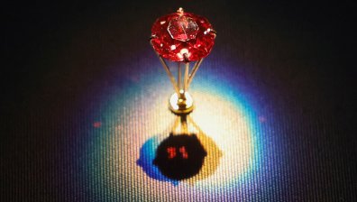 Рядък рубиненочервен диамант краси музея "Смитсониън"