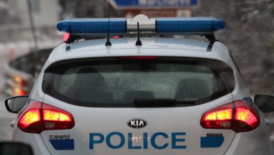 Психичноболен мъж застреля свой съсед и се барикадира в дома на майка си