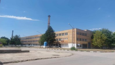 Двама души са пострадали при пожара в Свищов, стъкла паднали върху тях