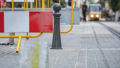 Нетрадиционен протест срещу грандиозни разходи за щандове на пл. "Славейков"