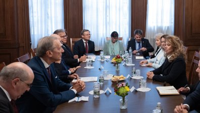 Йотова пред еврейски организации: Трябва да разказваме за Холокоста, за да не се повтаря