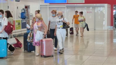 Туроператори и хотелиери заплашват с протест: Да отпаднат новите правила за влизане