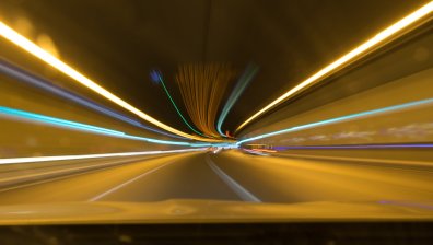 Камера в Италия засече Ford, шофиран със 703 км/ч. Експерт: Абсурд!