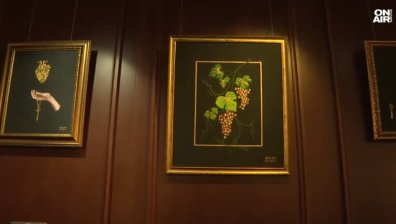 Десислава Стоянова представи изложба от картини с 24 карата злато