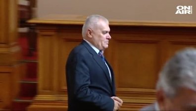 Валентин Радев се върна в парламента като депутат от ГЕРБ