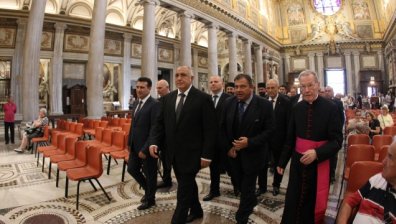 Македония ще може да ползва българските посолства