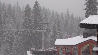 Паднал сняг от покрив на каравана счупи крака на дете в Пампорово