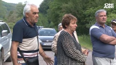 Жителите на Лява Река не искат камиони да минават през селото им