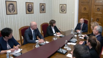 Нинова при Радев: Само избори ще спрат агонията и вредното мнозинство