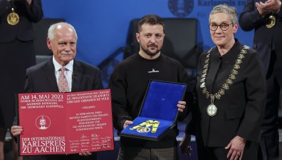 Зеленски получи наградата "Карл Велики", Шолц обеща на Украйна подкрепа по пътя към ЕС